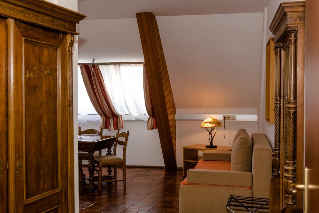 Stadthotel Schwerterbraeu Judenburg Bagian luar foto