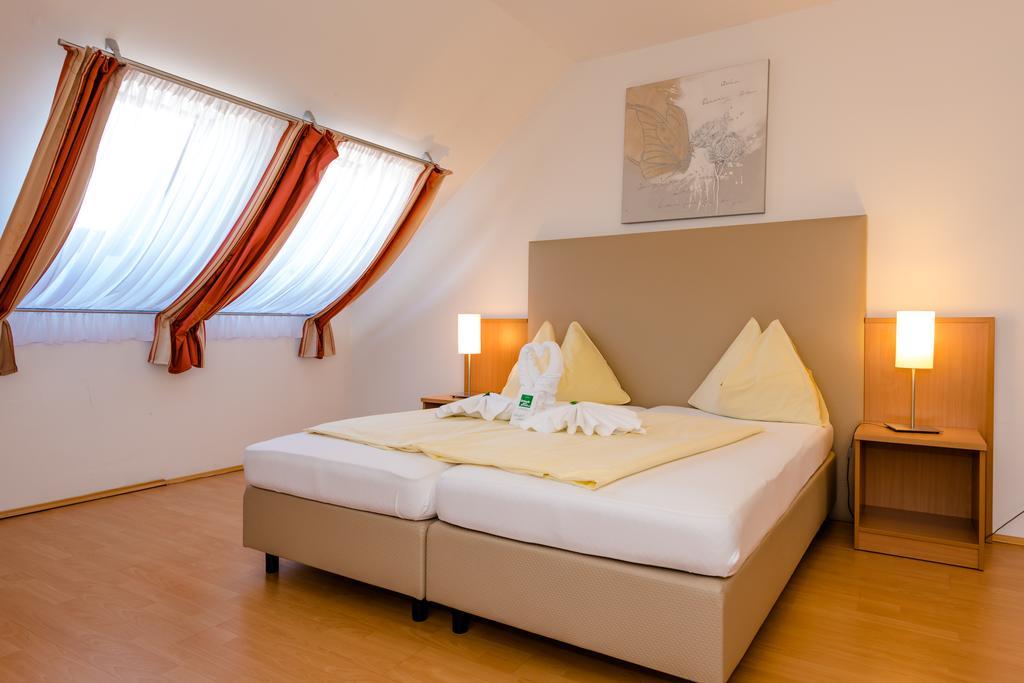 Stadthotel Schwerterbraeu Judenburg Bagian luar foto