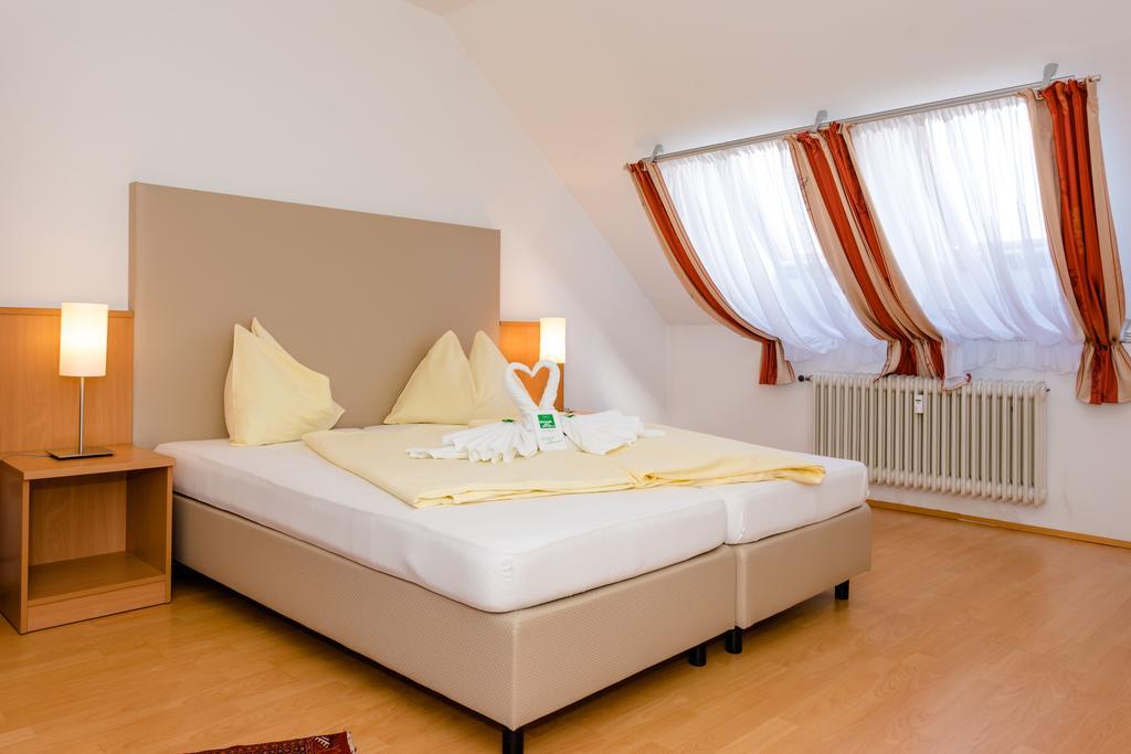 Stadthotel Schwerterbraeu Judenburg Bagian luar foto