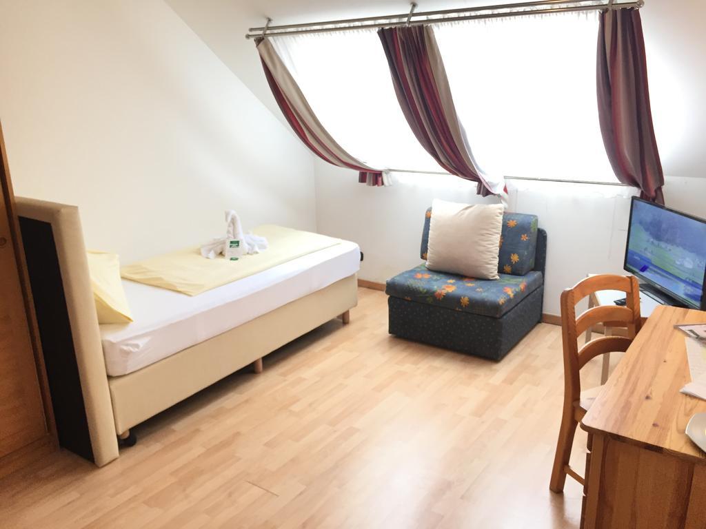 Stadthotel Schwerterbraeu Judenburg Bagian luar foto