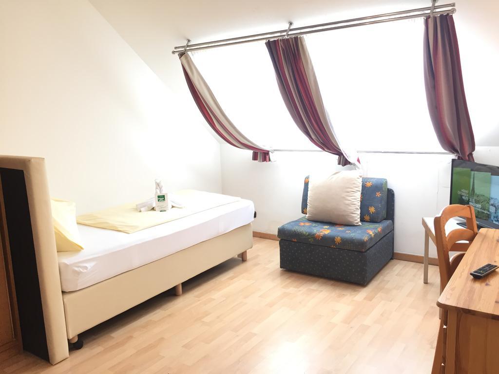 Stadthotel Schwerterbraeu Judenburg Bagian luar foto