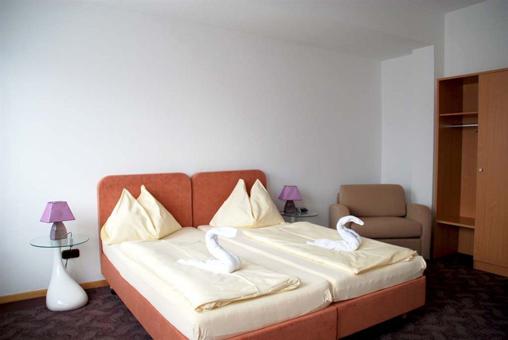 Stadthotel Schwerterbraeu Judenburg Bagian luar foto