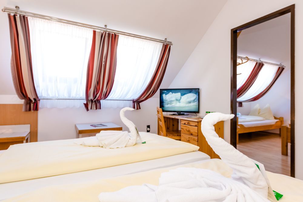 Stadthotel Schwerterbraeu Judenburg Bagian luar foto