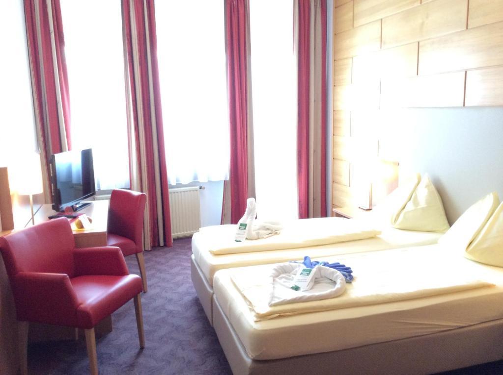 Stadthotel Schwerterbraeu Judenburg Bagian luar foto
