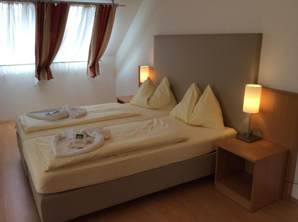 Stadthotel Schwerterbraeu Judenburg Bagian luar foto