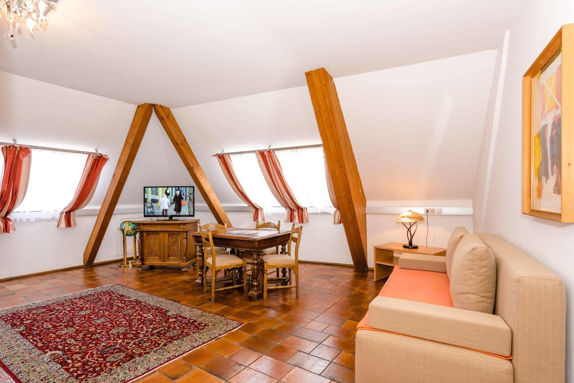 Stadthotel Schwerterbraeu Judenburg Bagian luar foto