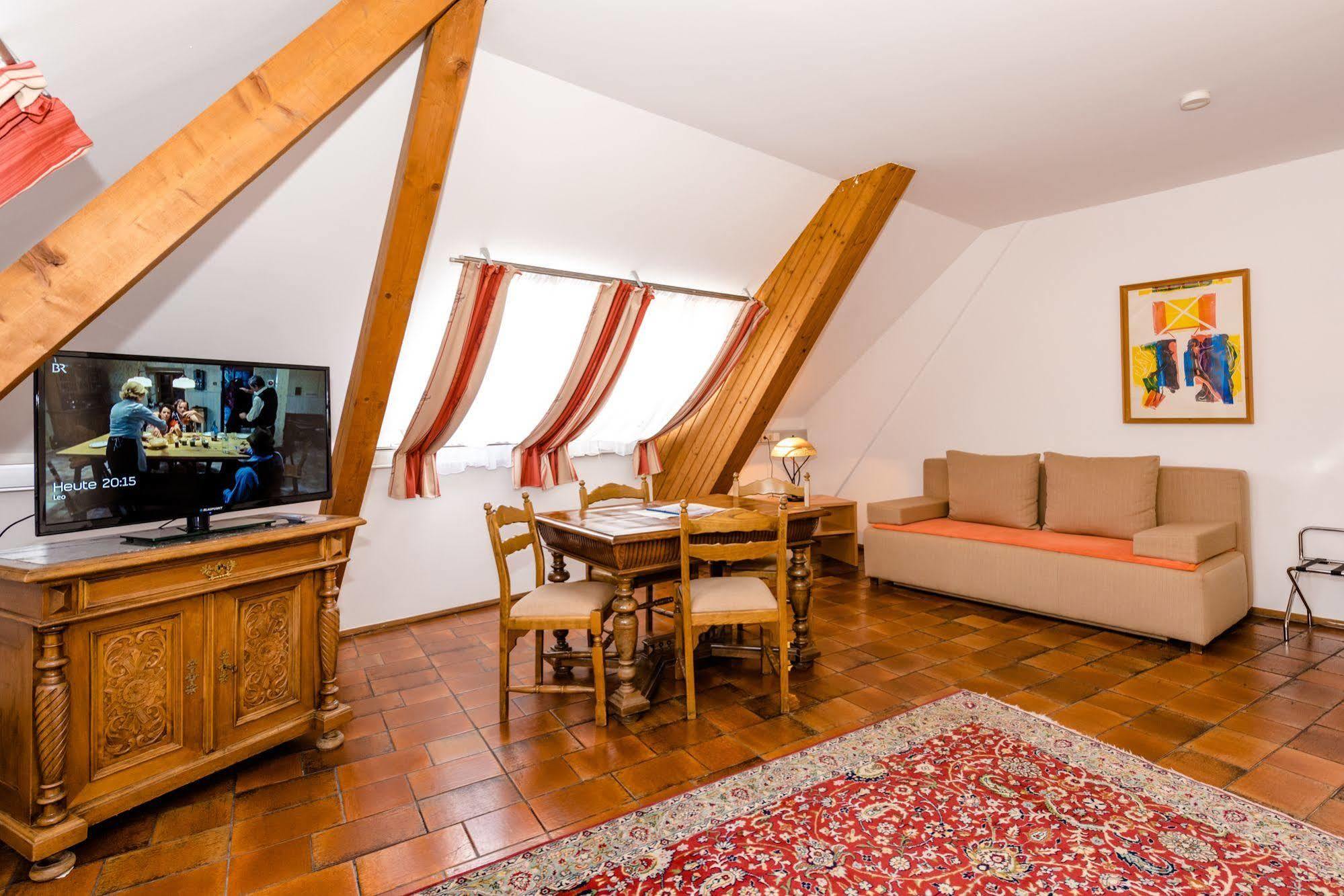 Stadthotel Schwerterbraeu Judenburg Bagian luar foto