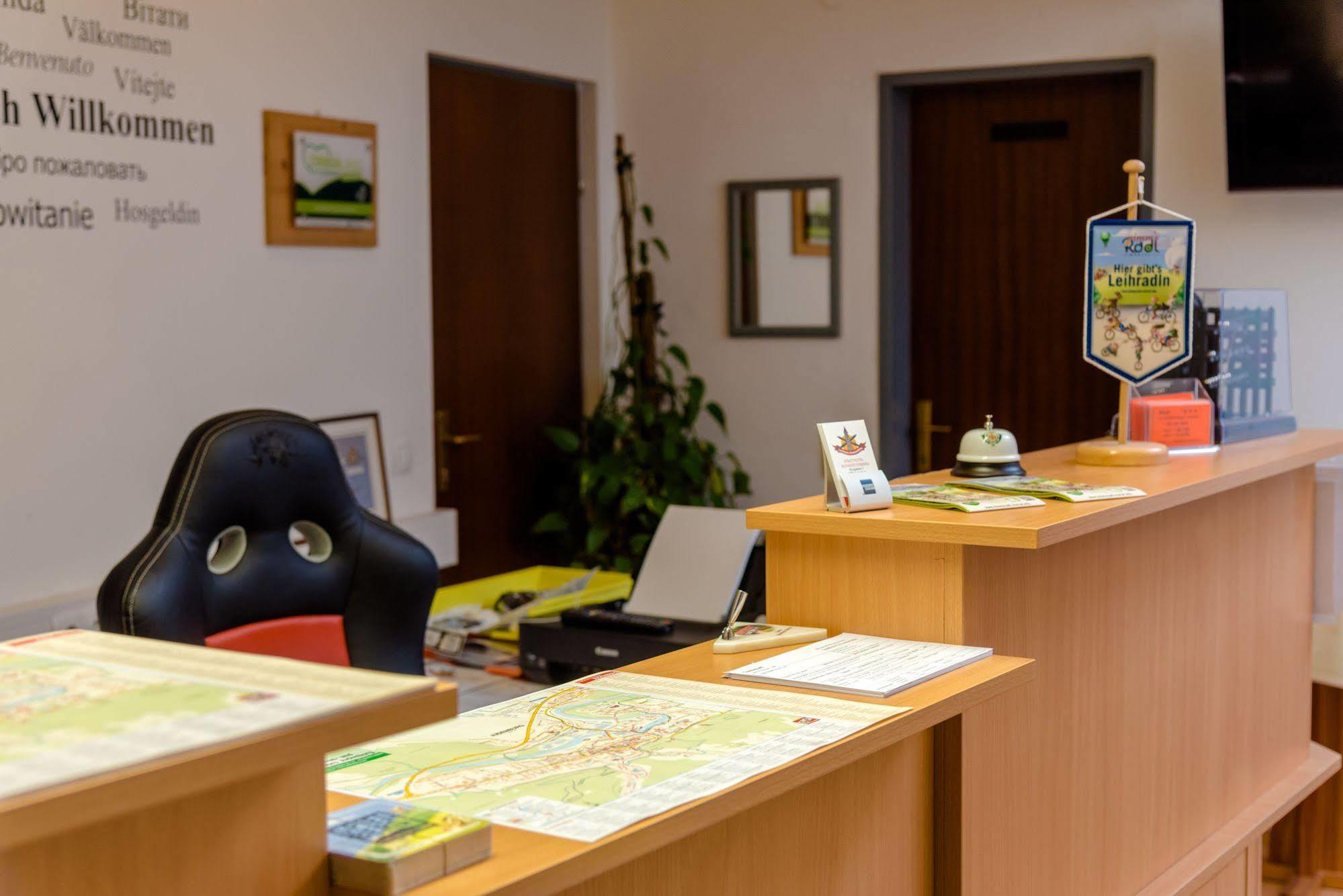 Stadthotel Schwerterbraeu Judenburg Bagian luar foto