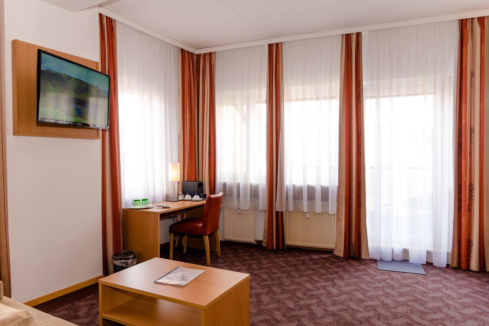 Stadthotel Schwerterbraeu Judenburg Bagian luar foto
