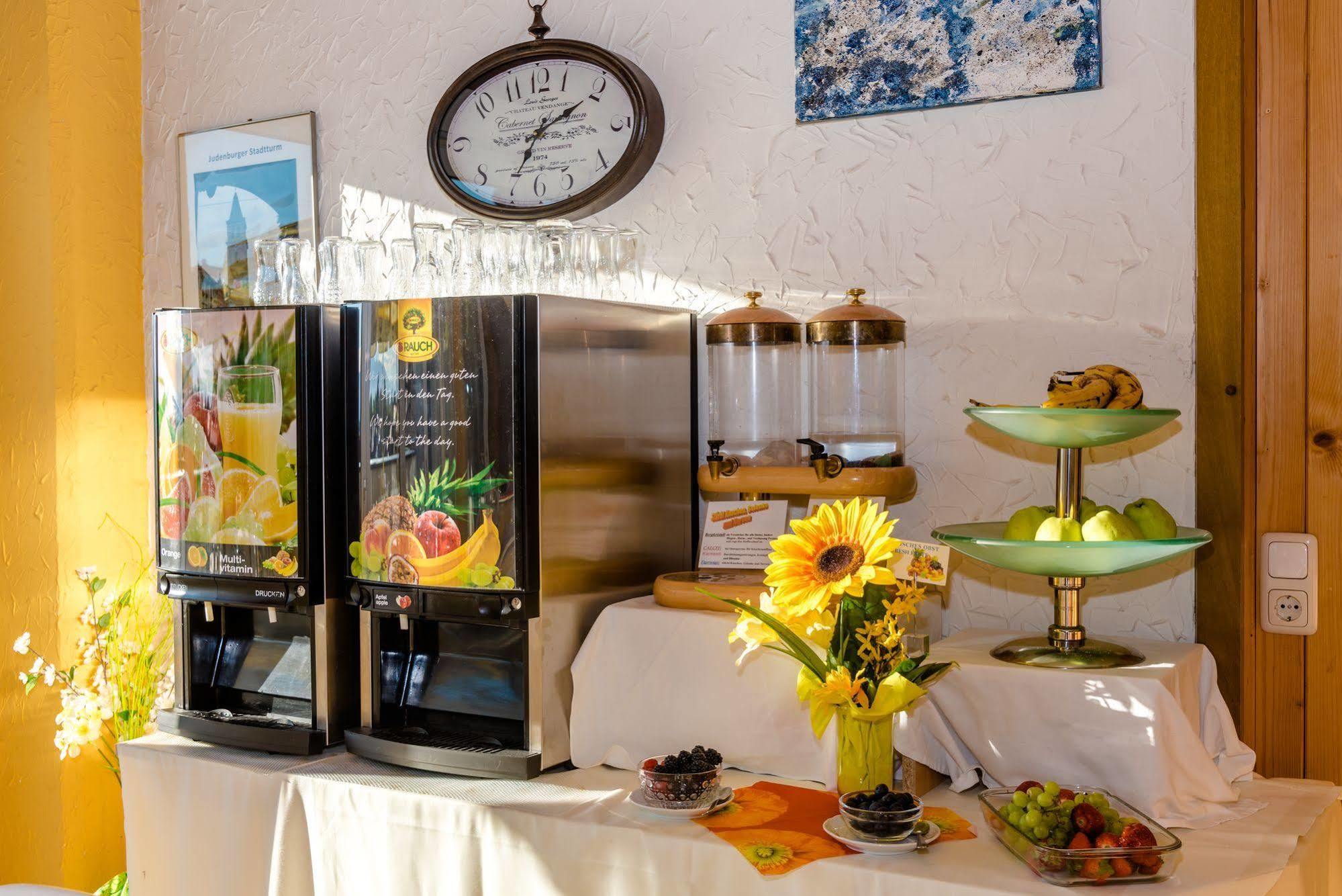Stadthotel Schwerterbraeu Judenburg Bagian luar foto